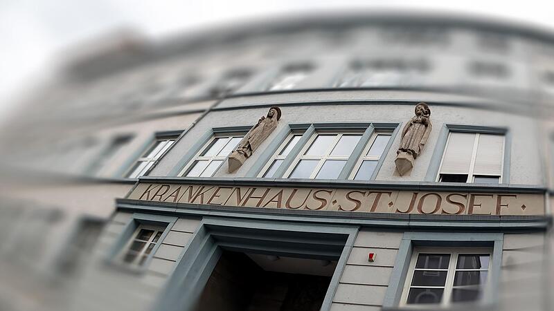 Das Sankt-Josef-Krankenhaus bleibt vorerst erhalten. Derzeit laufen Verhandlungen mit privaten Krankenhausgesellschaften, die mittelfristig als Tr&auml;ger einsteigen sollen. Die Stadt hat dieses Angebot aus finanziellen Gr&uuml;nden abgelehnt.