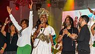 2018 trat Margareth Menezes (grüne Hose) beim Samba-Festival in Coburg auf. Neben ihr Nini Beyersdorf vom Veranstalter Sambaco. 2018 trat Margareth Menezes (grüne Hose) beim Samba-Festival in Coburg auf. Neben ihr Nini Beyersdorf vom Veranstalter Sambaco.