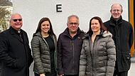 Alter und neue Verwalter vor der Begegnungsstätte St. Hildegund (v.r.): Jörg Nährig, Anja Hübschmann, Alois Plätzer, Martina Löhr und Stadtpfarrer Kilian Kemmer. Alter und neue Verwalter vor der Begegnungsstätte St. Hildegund (v.r.): Jörg Nährig, Anja Hübschmann, Alois Plätzer, Martina Löhr und Stadtpfarrer Kilian Kemmer.