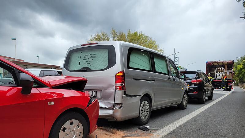 Ein Leichenwagen war am Montag in einen Auffahrunfall verwickelt.