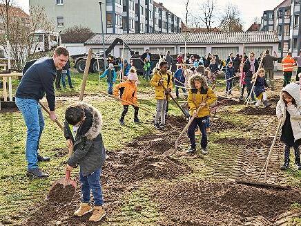 Mit den Fördermitteln von „Mitmachklima“ wurden die unterschiedlichsten Maßnahmen unterstützt wie etwa Baumpflanzungen am Heidelsteig.
