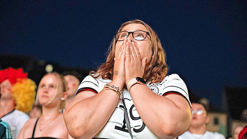 Viele Fans verfolgten auf dem Maxplatz beim von Radio Bamberg organisierten Public Viewing das deutsche WM-Aus.Michael Gr&uuml;ndel
