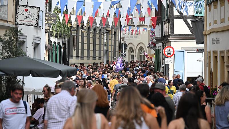 Von Donnerstag, 24. August, bis Montag, 28. August, findet die Bamberger Sandkerwa 2023 statt. Von Donnerstag, 24. August, bis Montag, 28. August, findet die Bamberger Sandkerwa 2023 statt.