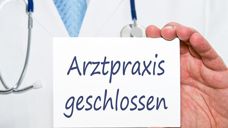 Dieser Situation sehen sich Patienten in der Urlaubszeit &ouml;fters gegen&uuml;ber: Ihre Hausarztpraxis macht Urlaub. Sie m&uuml;ssen auf eine andere ausweichen. Das bedeutet f&uuml;r beide Seiten Mehraufwand.