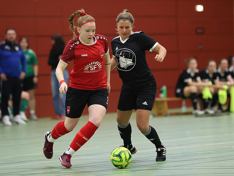 1. FFC Hof (rot) gegen Schwabthaler SV