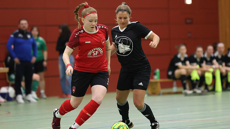 1. FFC Hof (rot) gegen Schwabthaler SV