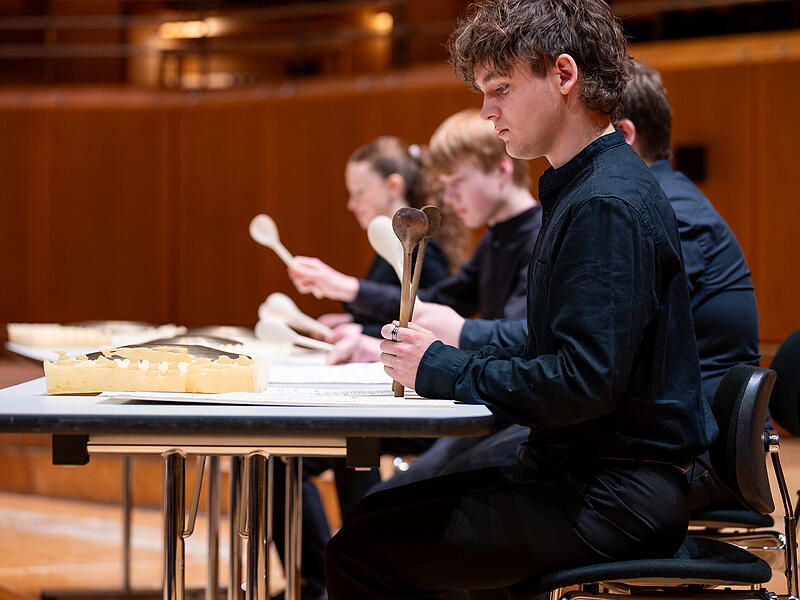 Neujahrsempfang der Stadt Bamberg 2024Neujahrsempfang der Stadt Bamberg 2024 Wie man Kochlöffel nicht nur kulinarisch virtuos einsetzen kann, zeigten diese Musiker der städtischen Musikschule Bamberg beim Neujahrsempfang der Stadt 2024.