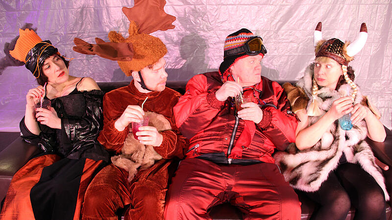 Heidi Lehnert, Benjamin Bochmann, Stephan Bach und Ursula Gumbsch (v. l.) spielen in „Perplex“ am TiG Bamberg