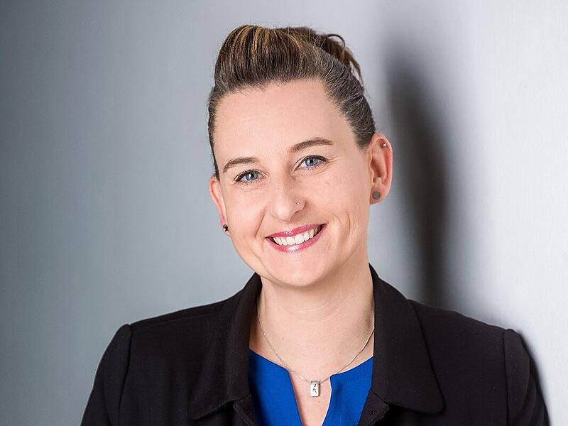 Marketingexpertin Cindy Maaser spricht bei einer Veranstaltung am 13. März in Rödental.