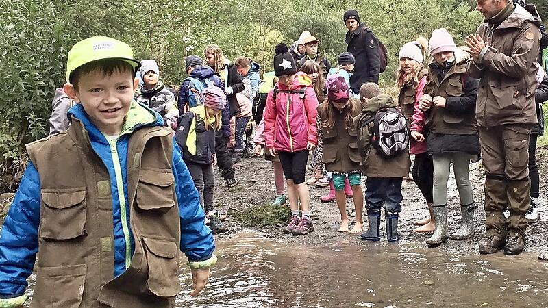 Unterricht kann so spannend sein, umso mehr, wenn er wie beim „Naturpark-Entdeckertag“ draußen stattfindet. Unterricht kann so spannend sein, umso mehr, wenn er wie beim „Naturpark-Entdeckertag“ draußen stattfindet.