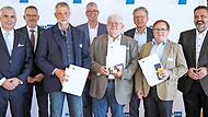 (V. l.) IHK-Pr&auml;sident Michael Waasner, IHK-Hauptgesch&auml;ftsf&uuml;hrer Wolfram Brehm, Christoph P&ouml;hlmann, Michael von Hertell (Leiter Berufliche Bildung), Pr&uuml;fer Fred Wunder, IHK-Vizepr&auml;sident Hans Rebhan, Pr&uuml;fer Alfred Fiedler und der stellv. Landrat Mi...