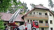 In diesem etwas abgelegenen Wohnhaus in Eltmann brach am Dienstagvormittag ein Dachstuhlbrand aus. Christian Licha In diesem etwas abgelegenen Wohnhaus in Eltmann brach am Dienstagvormittag ein Dachstuhlbrand aus. Christian Licha