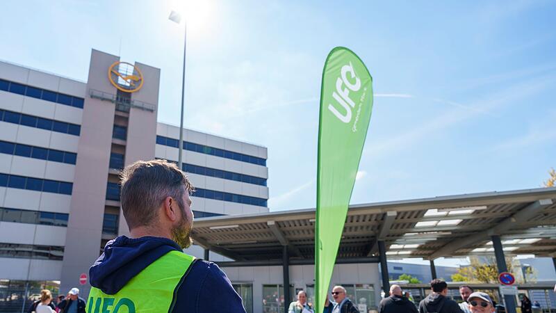 Festakt 100 Jahre Lufthansa und ganzt&auml;giger Streik des Kabinenpe