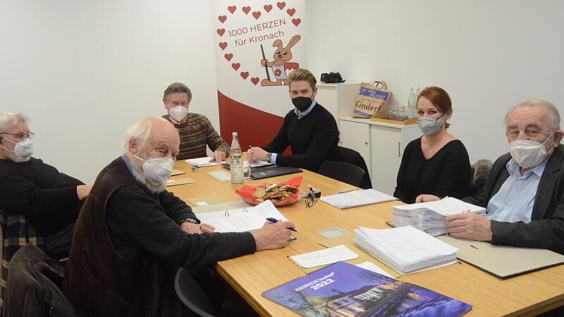 Gerade in der Vorweihnachtszeit gibt es nochmals viel zu tun f&uuml;r das Spendengremium (v.&nbsp;l.): Gerhard Mencel, Wolfgang Eckert-Hetzel, Gerhard Burkert-Mazur, Fabian Burkert-Mazur, Julia Eichhorn (Stadt Kronach), Heinz Hausmann.