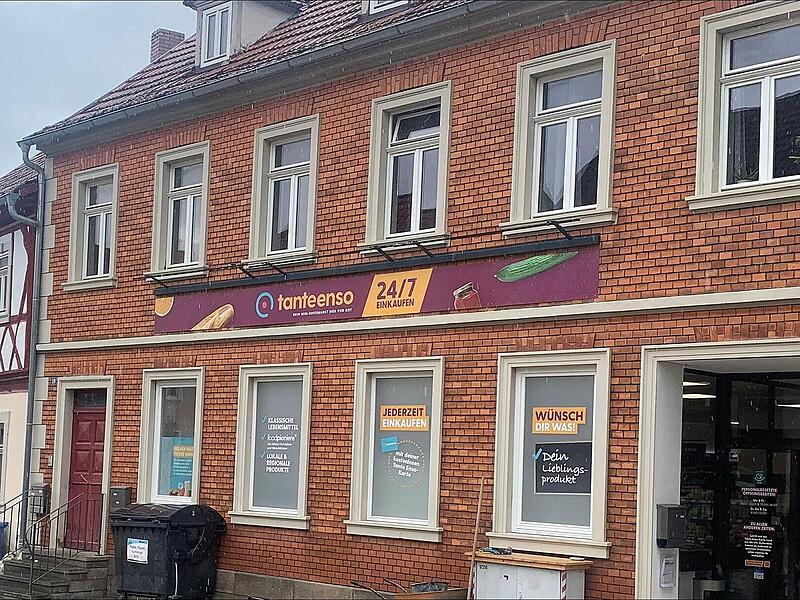 Rund um die Uhr hat der Mini-Supermarkt Tante Enso in M&uuml;nnerstadt ge&ouml;ffnet. Wei das nachts nicht immer ganz lautlos &uuml;ber die B&uuml;hne geht, hat ein Anwohner die Stadt gebeten, sie solle sich um die Einhaltung der Nachtruhe k&uuml;mmern.