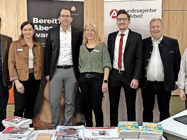 Von links: Herr Steinel, Frau Bachmann, Herr Heyne, Frau Dorn, Herr Marberg, Herr Richter und Frau Krampert.