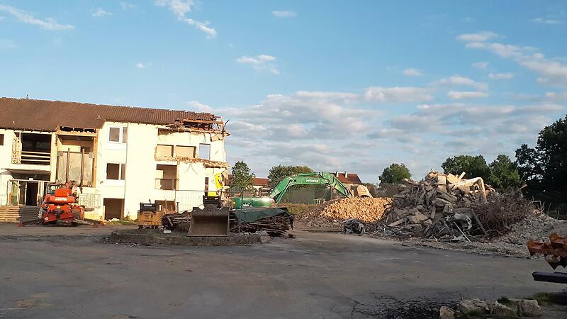 Kleine Tiere nutzen die Flächen der Photovoltaikanlage entlang der Küpser Bahnlinie als Brutmöglichkeit. Auch hier soll durch Absprachen etwa mit dem Natur- und Umweltschutzbeauftragten des Marktes Küps, Hubertus von Künsberg-Langenstadt (CSU), die Situation optimiert werden.