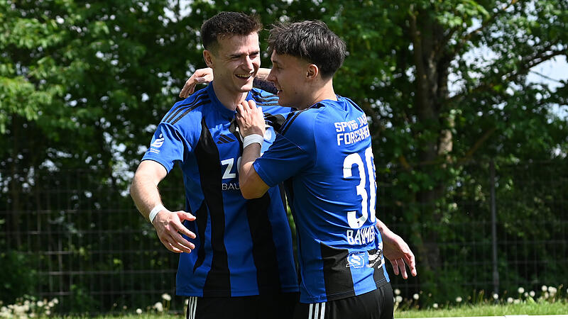 Christian Rzonsa (links) traf beim 4:2-Sieg gegen die U19 des 1. FC N&uuml;rnberg f&uuml;r Jahn Forchheim doppelt.