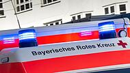 Krankenwagen mit Blaulicht Krankenwagen mit Blaulicht