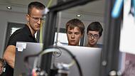 Teilnehmer des IT-Summercamps besuchten das BayernLab in Forchheim. Interessiert an digitalem Fortschritt sind die Jugendlichen – wie lässt sich das für die Wirtschaft gewinnen?Forchheim & Fränkische Schweiz Teilnehmer des IT-Summercamps besuchten das BayernLab in Forchheim. Interessiert an digitalem Fortschritt sind die Jugendlichen – wie lässt sich das für die Wirtschaft gewinnen?Forchheim & Fränkische Schweiz
