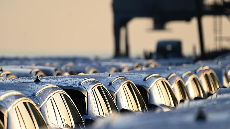 Autoexporte am Hafen Emden
