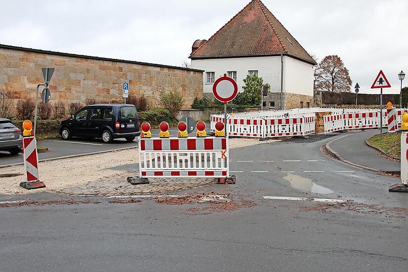 Die Pr&uuml;geler Stra&szlig;e wird am 30. und 31. M&auml;rz geteert. Danach kann die Sperrung aufgehoben werden. Die B&uuml;rger gelangen wieder auf direktem Wege zum Wertstoffhof bei Pr&uuml;gel.