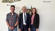 Oberleichtersbach neues Führungstrio. Das Bild zeigt von links: Tobias Zeier (Dritter Bürgermeister), Roland Wehner (Erster Bürgermeister) und Karina Kirchner (Zweite Bürgermeisterin). Oberleichtersbach neues Führungstrio. Das Bild zeigt von links: Tobias Zeier (Dritter Bürgermeister), Roland Wehner (Erster Bürgermeister) und Karina Kirchner (Zweite Bürgermeisterin).