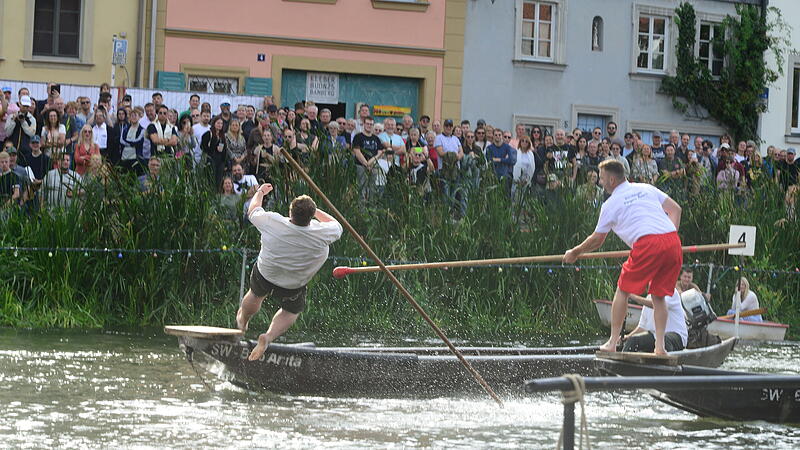 Das Fischerstechen zur Bamberger Sandkerwa bot wieder spannende Wettkämpfe und gute Unterhaltung.