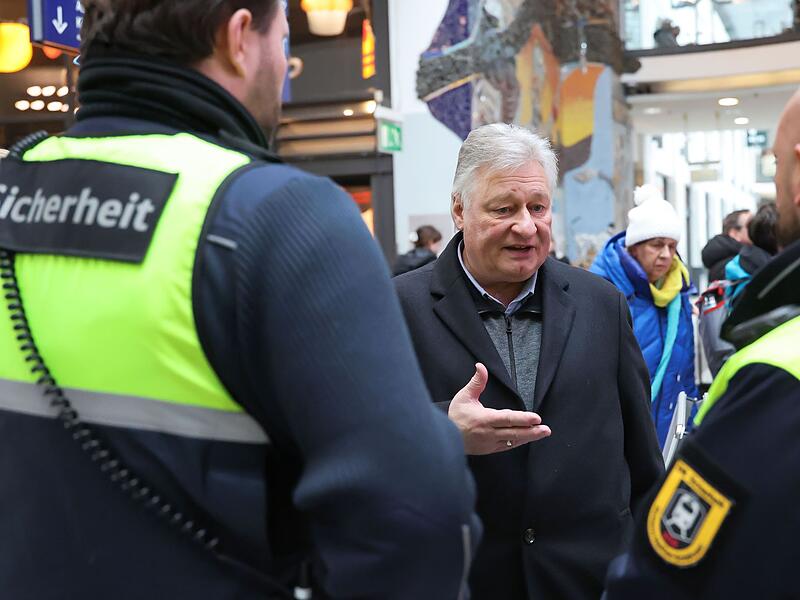 Schweigeminute f&uuml;r get&ouml;teten Zugbegleiter