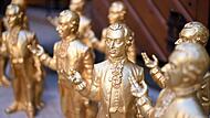 Salzburg feiert 270. Geburtstag Mozarts mit goldenen Figuren Salzburg feiert 270. Geburtstag Mozarts mit goldenen Figuren