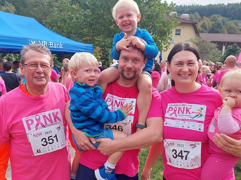 Familie Riemey stellte die jüngste Teilnehmerin (von links), Christian, Lukas, Papa Ingo mit Jacob, Nicole und Hannah. Familie Riemey stellte die jüngste Teilnehmerin (von links), Christian, Lukas, Papa Ingo mit Jacob, Nicole und Hannah.