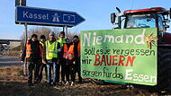 Gemeinsam streiken die Bauern in Hammelburg gegen die Sparpolitik der Bundesregierung.