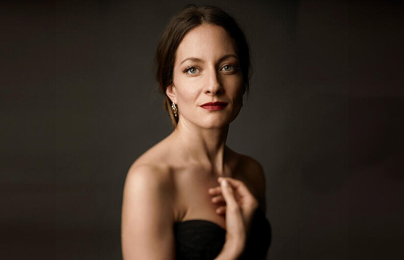 Christiane Karg sang in der Bamberger Konzerthalle unter anderem Zeilen des fränkischen Meisterpoeten Rückert.