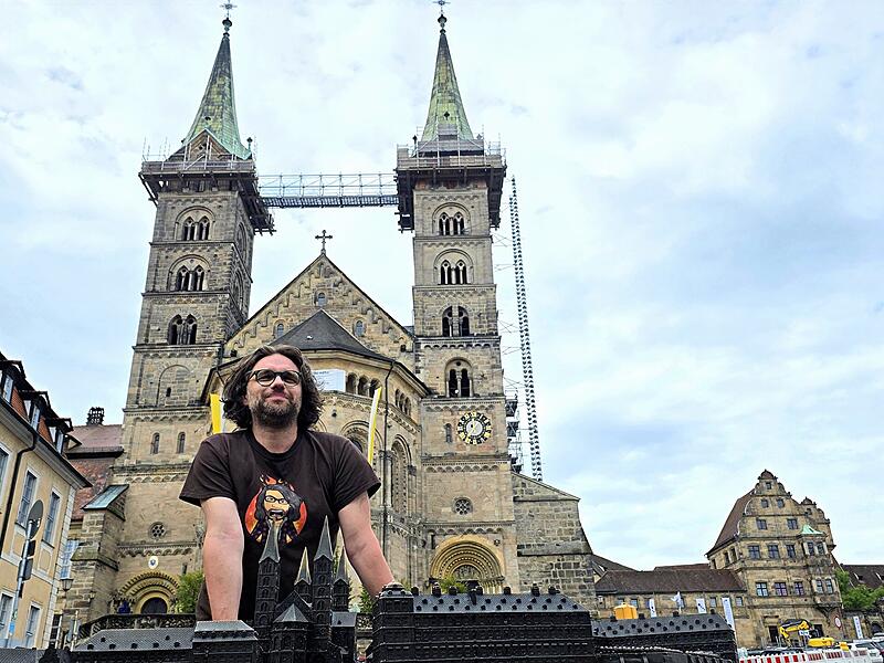 Florian Herrnleben vor dem Bamberger Dom