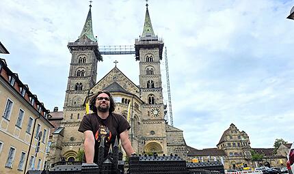 Florian Herrnleben vor dem Bamberger Dom