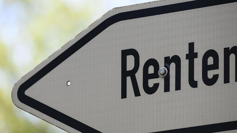 Mit der Aktivrente sollen Rentner, die freiwillig weiterarbeiten, bis zu 2000 Euro im Monat steuerfrei verdienen können. Mit der Aktivrente sollen Rentner, die freiwillig weiterarbeiten, bis zu 2000 Euro im Monat steuerfrei verdienen können.