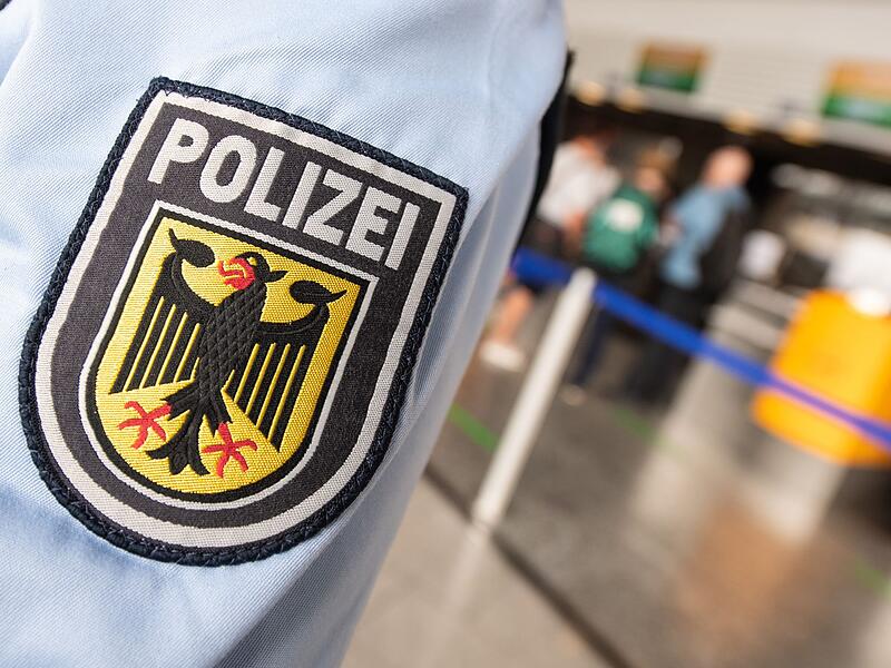 Bundespolizei am Flughafen (Symbolbild)