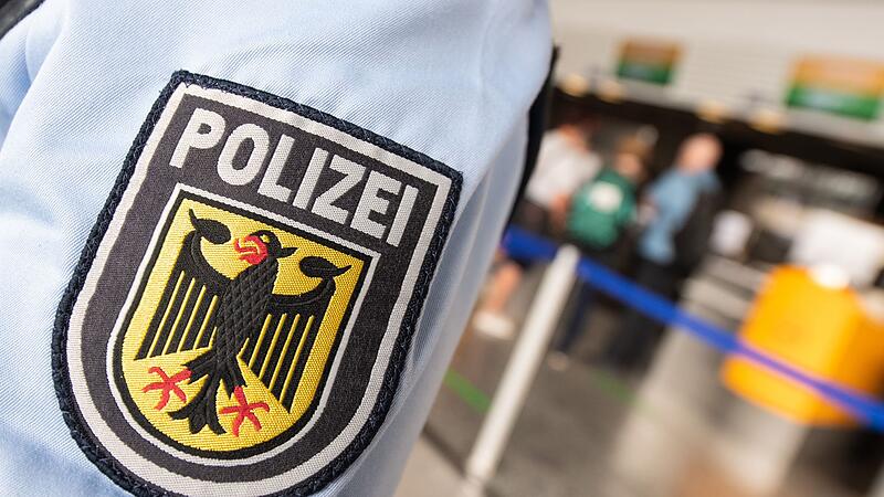 Bundespolizei am Flughafen (Symbolbild)