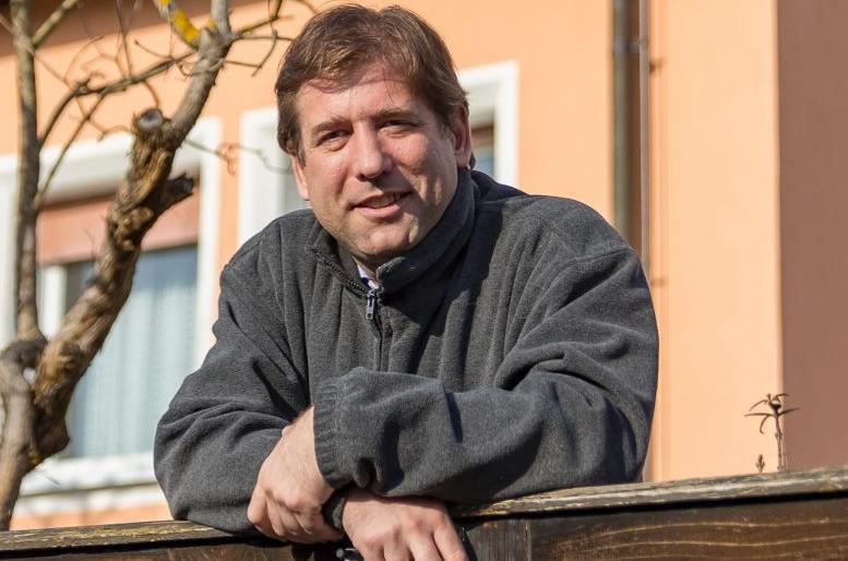Hermann Ulm schaut optimistisch auf den 15. März: Der amtierende Forchheimer Landrat würde gerne weitere sechs Jahre im Chefsessel des Landratsamtes Platz nehmen. Foto: Stephan Großmann Hermann Ulm schaut optimistisch auf den 15. März: Der amtierende Forchheimer Landrat würde gerne weitere sechs Jahre im Chefsessel des Landratsamtes Platz nehmen. Foto: Stephan Großmann