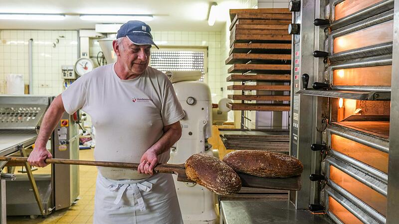 Werner Schr&uuml;fer versucht, alle Produkte aus regionalen Zutaten herzustellen.Forchheim & Fr&auml;nkische Schweiz