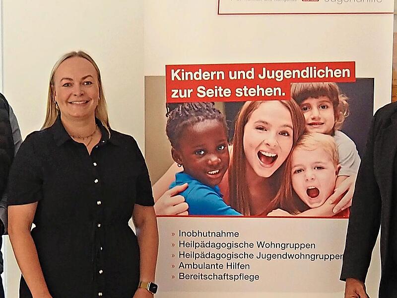 MdL Holger Dremel (links) im Austausch mit Kim Katholing und Wolfgang Gremer von der Kinder- und Jugendhilfe Pettstadt. Andrea Sp&ouml;rlein
