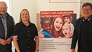 MdL Holger Dremel (links) im Austausch mit Kim Katholing und Wolfgang Gremer von der Kinder- und Jugendhilfe Pettstadt. Andrea Sp&ouml;rlein
