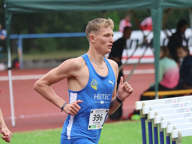 Noah Möller überzeugte über die 800-Meter-Distanz in Hof und sicherte sich seinen ersten bayerischen Titel bei den Männern. Noah Möller überzeugte über die 800-Meter-Distanz in Hof und sicherte sich seinen ersten bayerischen Titel bei den Männern.