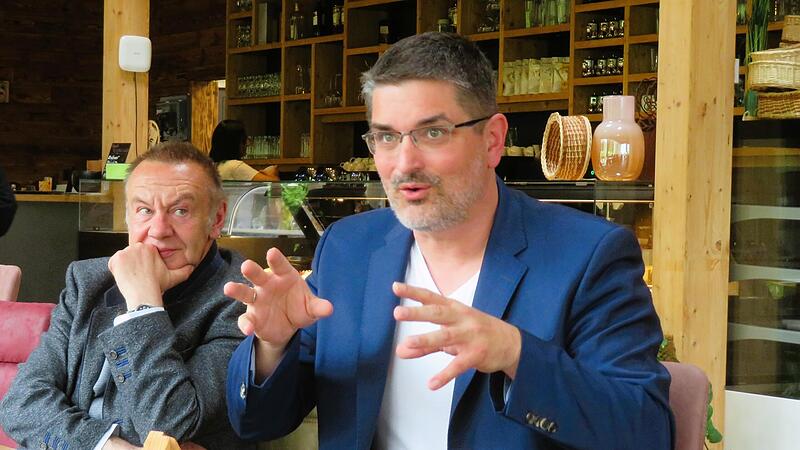 Christian Gunsenheimer Christian Gunsenheimer ist Kreisvorsitzender der Freien Wähler und hat sich bislang ausschließlich im Landkreis Coburg politisch engagiert.