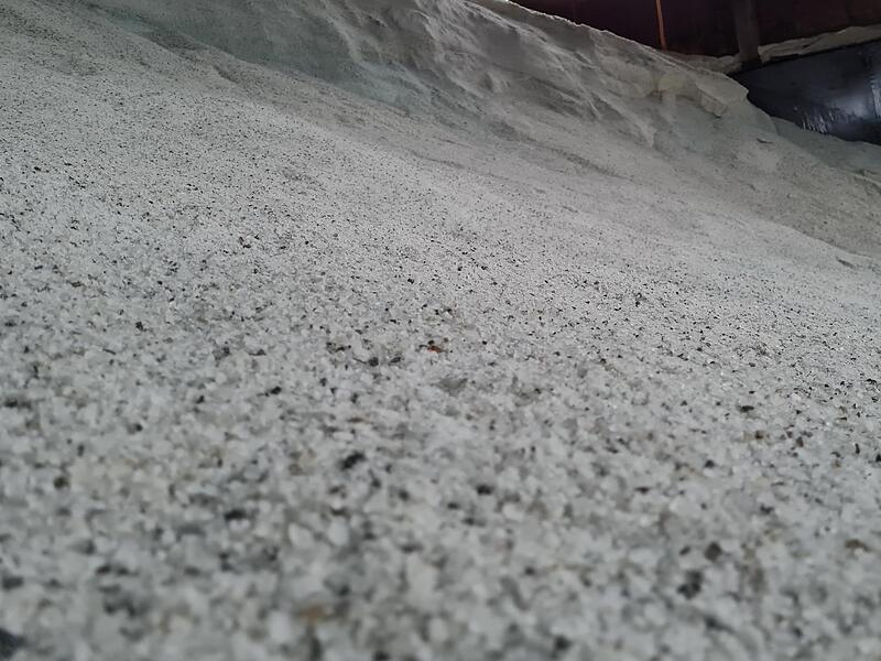 Um die Stra&szlig;en von Eis uns Schnee freizuhalten, ist der Einsatz von Streusalz unerl&auml;sslich.