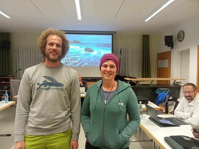 Jonas Wenderoth und Lisa Sandner stellten sich während der Marktgemeinderatssitzung in Gößweinstein  als neue Betreiber des Waldkindergartens Wichsenstein vor.