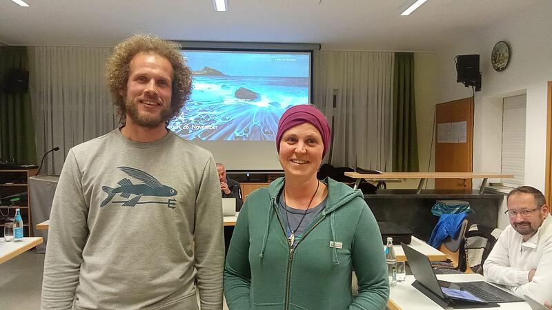 Jonas Wenderoth und Lisa Sandner stellten sich w&auml;hrend der Marktgemeinderatssitzung in G&ouml;&szlig;weinstein  als neue Betreiber des Waldkindergartens Wichsenstein vor.