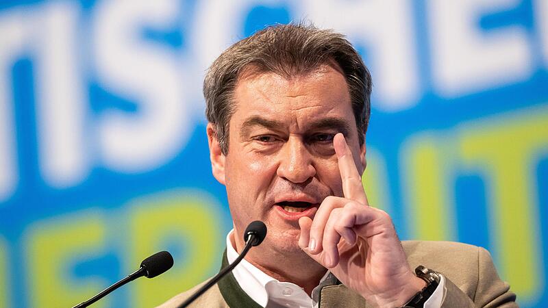 Der CSU-Vorsitzende und Bayerische Ministerpräsident Markus Söder beim Politischen Aschermittwoch der CSU in Passau. Der CSU-Vorsitzende und Bayerische Ministerpräsident Markus Söder beim Politischen Aschermittwoch der CSU in Passau.