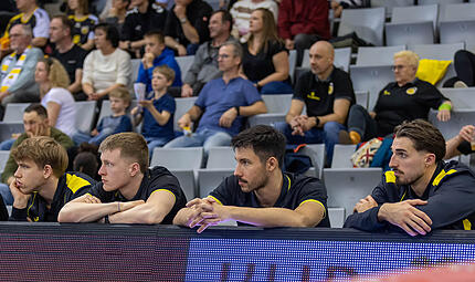 Pavels Valkovskis (l.), Felix Dettenthaler (2. v. l.) und Mikael Helmersson (r.) verlassen den HSC Coburg im Sommer. Nur Nejc Planinsek (2. v. r.) bleibt aus diesem Quartett erhalten.