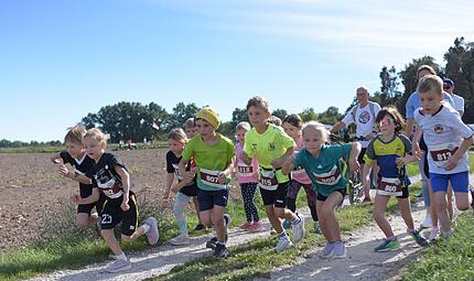 Auf die Pl&auml;tze, fertig, los: Der Start der J&uuml;ngsten beim U8-Lauf